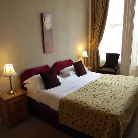 Alhambra Court 4*
