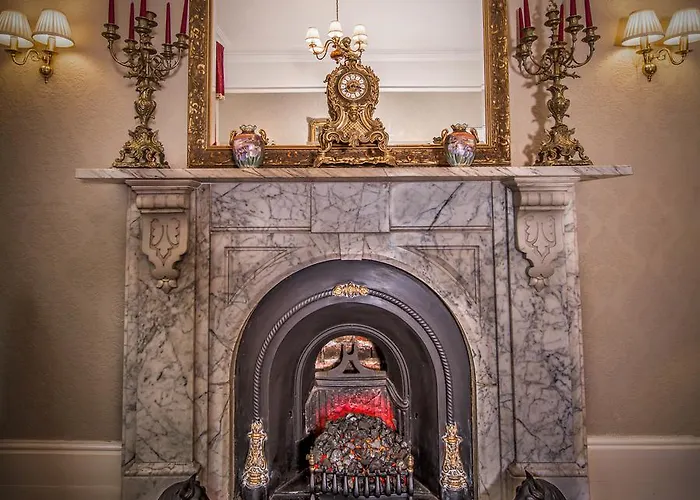 Alhambra Court Hotel 4*