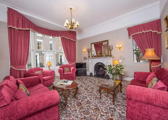 Hotel Alhambra Court