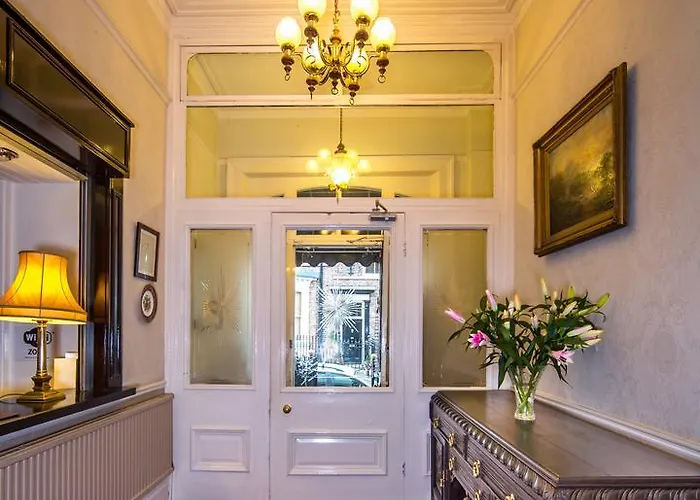 Hotel Alhambra Court 4*