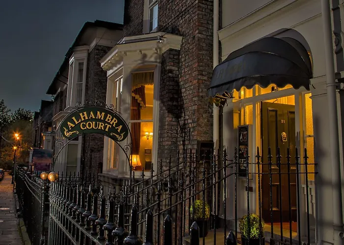 Alhambra Court 4*