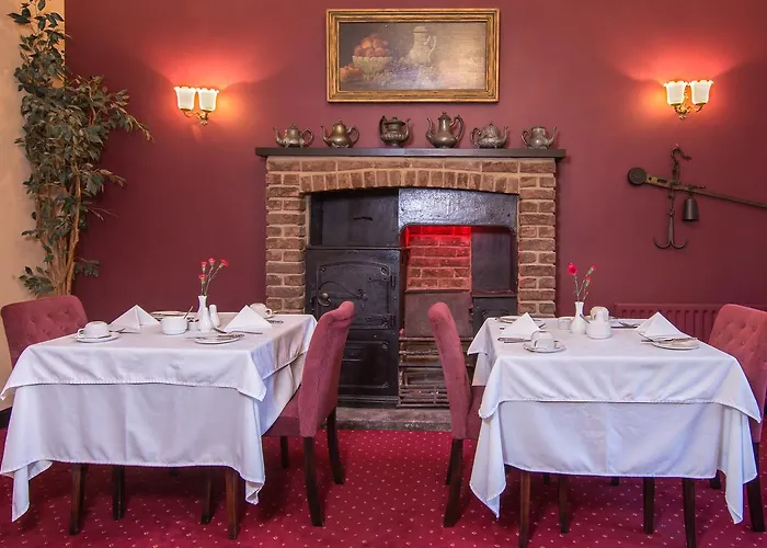 Alhambra Court 4* York