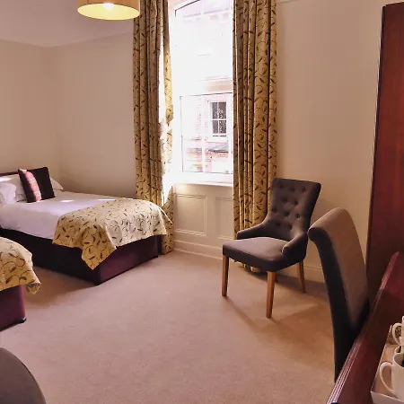 Hotel Alhambra Court