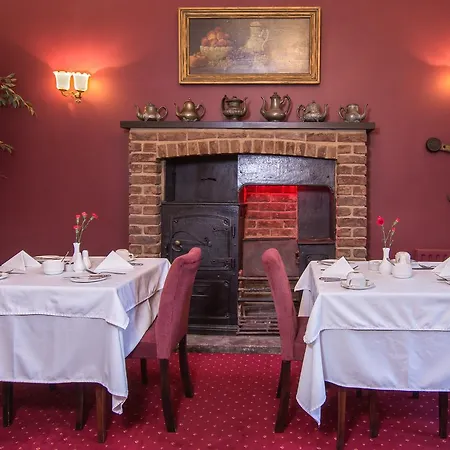 Alhambra Court 4* York